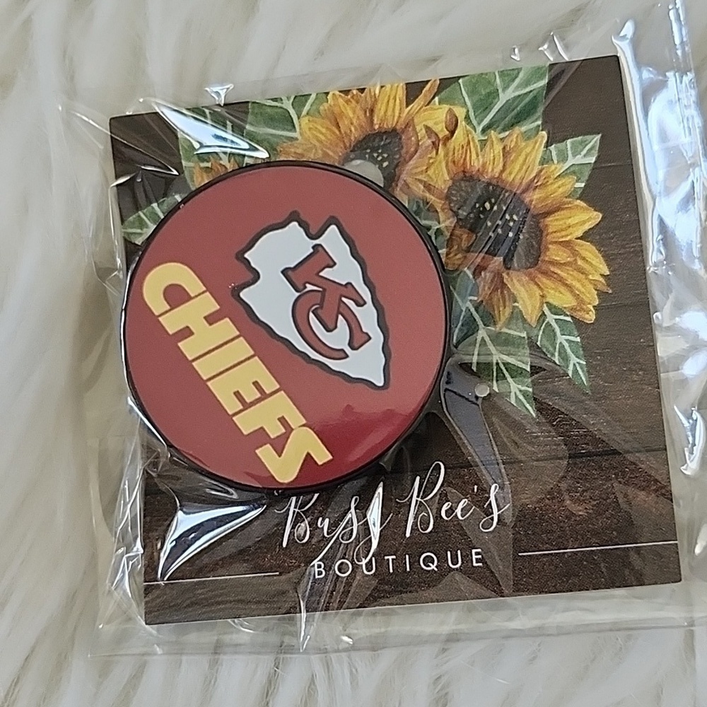 Kansas City Chiefs earrings, bracelet, and phone clip NWT - Picture 8 of 8